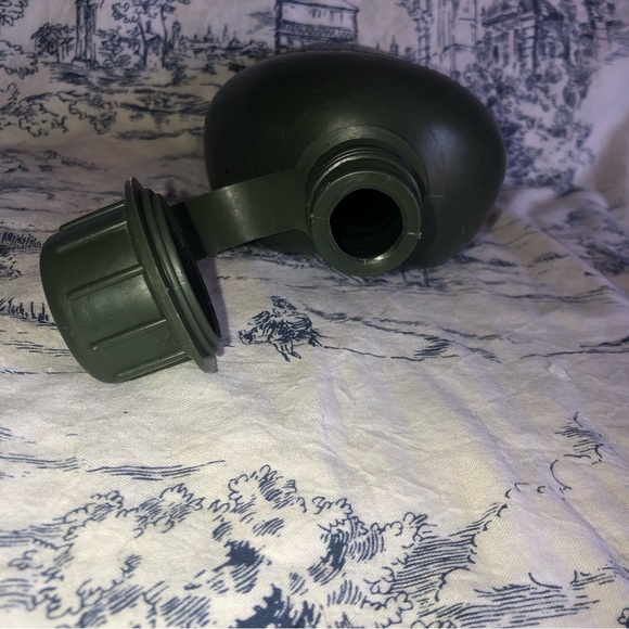 AUTHENTIC US Military 1 QUART PLASTIC CANTEEN. - Picture 4 of 5